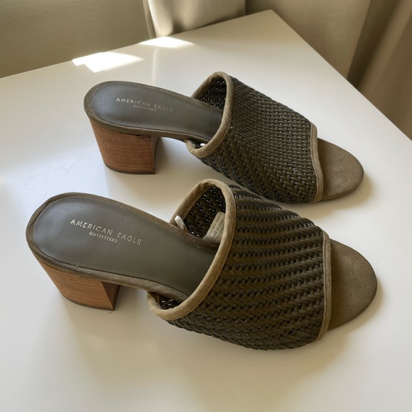 SOLD - AE olive green thatched slides - Picture 2 of 4